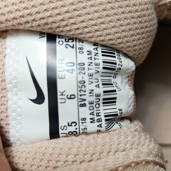 Nike Air Max Axis Running sneakers (womens size 8.5) - Picture 13 of 13